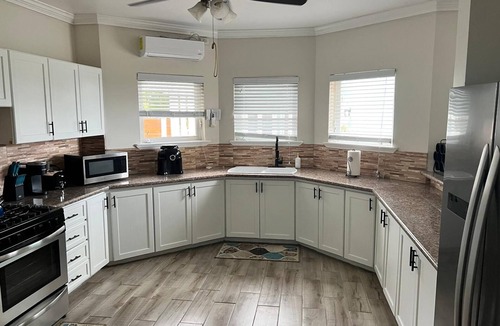 Nassau House | Cozy in paradise. 5 minutes from the beach, Fish Fry, and downtown Bay Street.