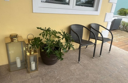 Nassau House | Cozy in paradise. 5 minutes from the beach, Fish Fry, and downtown Bay Street.