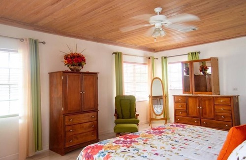 Deadmans Cay Apartment | Cozy Island Retreat in Beautiful Garden