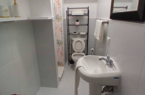 Tarpum Bay Apartment | Cozy Nook Studio apartment in Perfect Getaway Tarpum Bay with AC, WiFi & kitchen