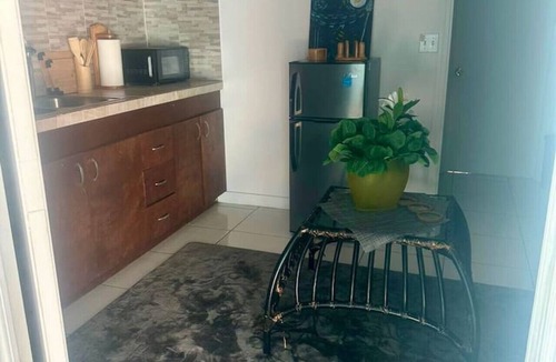 Downtown Nassau Apartment | Cozy Oasis |5 mins to Beach & Downtown