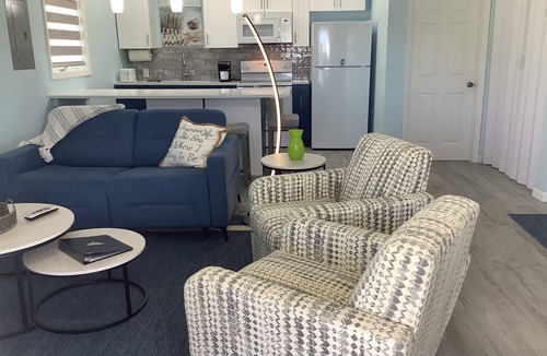 Bahama Reef Apartment | Cozy private green studio cottage on water free floating dock at your doorstep