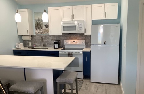 Bahama Reef Apartment | Cozy private green studio cottage on water free floating dock at your doorstep