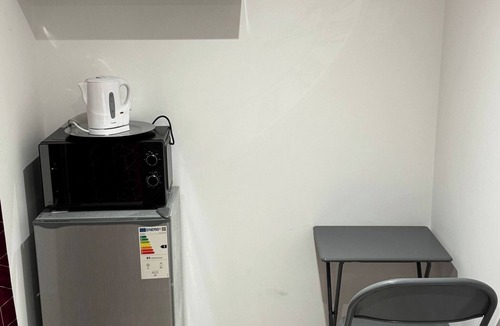 Bedford House | Cozy Private Room in Bedford, Perfect for Solo Travellers