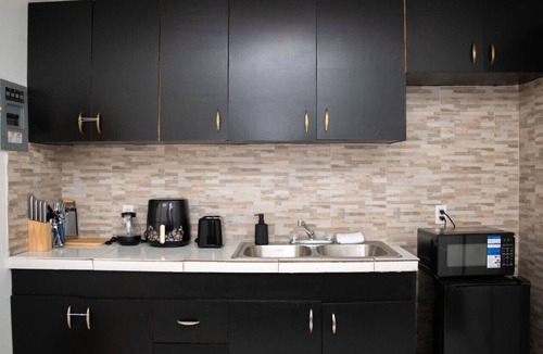 Downtown Nassau House | Cozy Retreat | 5 mins to Beach & Downtown