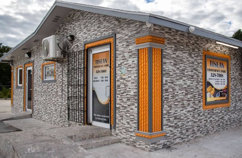 Downtown Nassau House | Cozy Retreat | 5 mins to Beach & Downtown