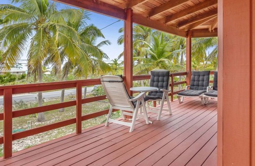 Great Exuma House | Cozy Stilts House with Huge Yard