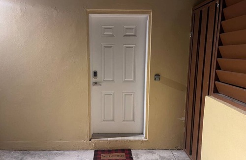 Nassau Apartment | Cozy Studio 4 mins to Beach 10 mins to Downtown