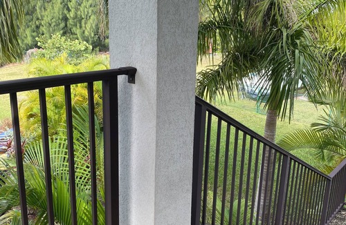 Lucaya Apartment | Cozy studio across the street from beach with AC, WiFi