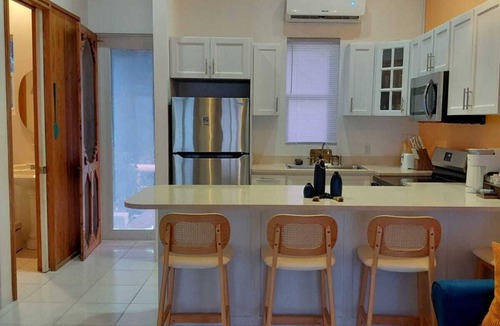 Marsh Harbour Cottage | Cozy waterfront cottage in private community