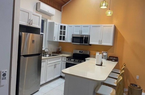 Marsh Harbour Cottage | Cozy waterfront cottage in private community