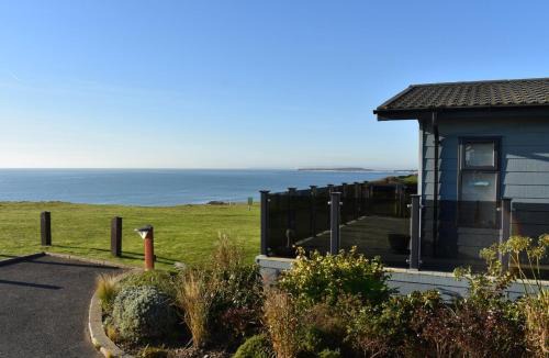 Barton-on-Sea Cabin | Crescent 6