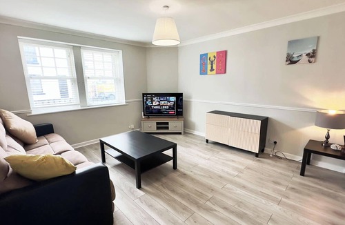 Fleetwood Apartment | Crews Cabin Summary: