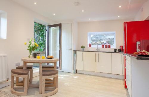 Carnbrea House | Crofty's Celder - Uk35181