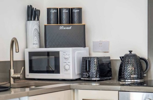 Crosby Apartment | Crosby Retreat | Sleeps 6 | Beach & Liverpool