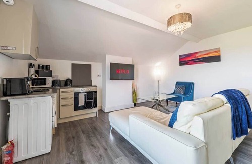 Crosby Apartment | Crosby Retreat | Sleeps 6 | Beach & Liverpool