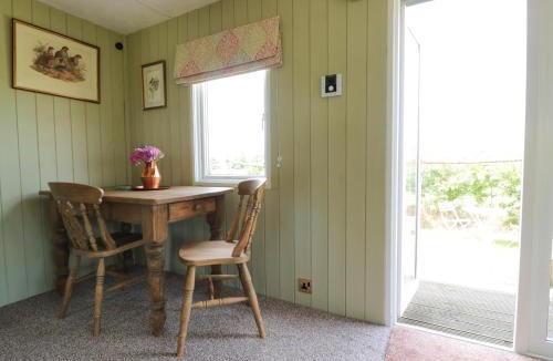 Gloucester House | Crows Cabin