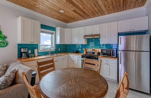 Great Guana Cay Cottage | Curly Tail Cottage - Guana Cay, in the Settlement