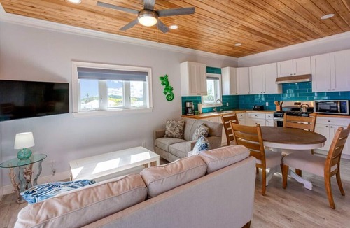 Great Guana Cay Cottage | Curly Tail Cottage - Guana Cay, in the Settlement