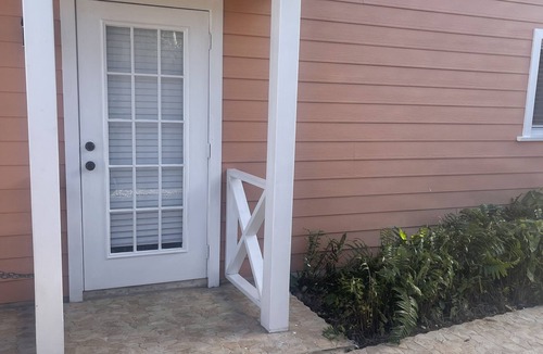 Nassau Cottage | Cute, clean and cozy cottage. 5 minute drive from Junkanoo beach and Bay street.