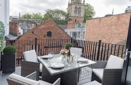 Shrewsbury Apartment | Dahlia Contemporary town centre apartment - Pass the Keys