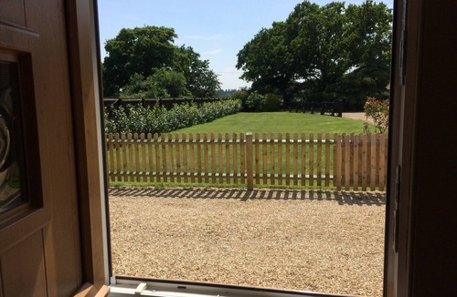 South Gorley Cottage | DAIRY COTTAGE. Delightful luxury rustic cottage nr New Forest and South Coast.