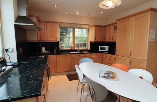 Ruswarp Cottage | DAMSON COTTAGE, family friendly, with a garden in Whitby