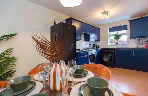 Darlington House | Darlington 3BR – Bright, Spacious & Stylish