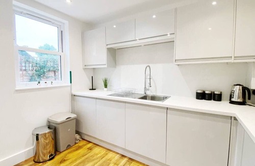 Bedford Apartment | De Parys Self Catering Apt 2 in Bedford