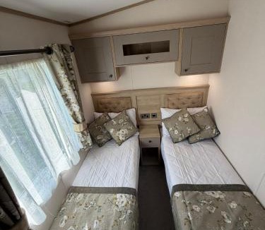 Hay-on-Wye House | Deer View Escape - 8 Berth Retreat - Malvern View Holiday Park