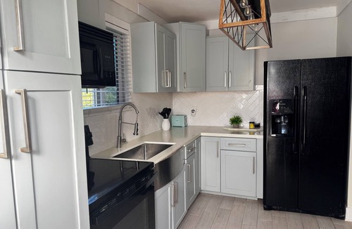 Jimmy Hill House | DEJA BLUE - 3 Minutes Beach Walk, Island Comfort