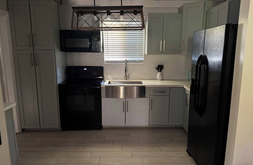 Jimmy Hill House | DEJA BLUE - 3 Minutes Beach Walk, Island Comfort