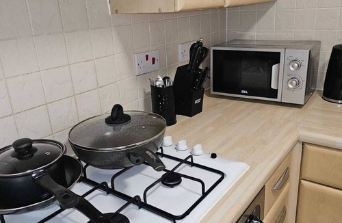 Luton House | Delightful 4 double bedroom, 3 bathroom and 2 cloakroom house