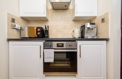 Howlett End Cabin | Deluxe 1 Bed Versace Hottub Skytv
