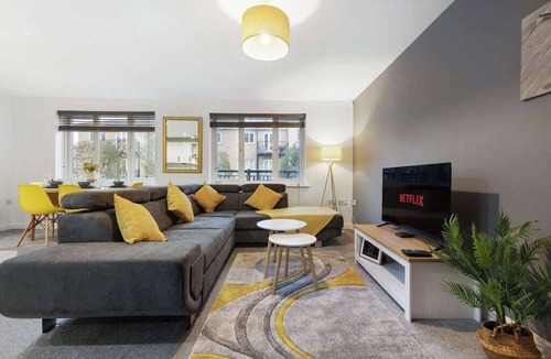 High Wycombe Apartment | ★Deluxe 2 bed flat w/free parking★