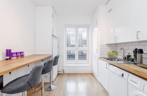 Fitzrovia Apartment | Deluxe 4 BR Oxford Circus Apartment With Terrace