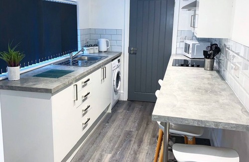 Blackpool Town Center Apartment | Deluxe Apartment with spa bath and hottub garden