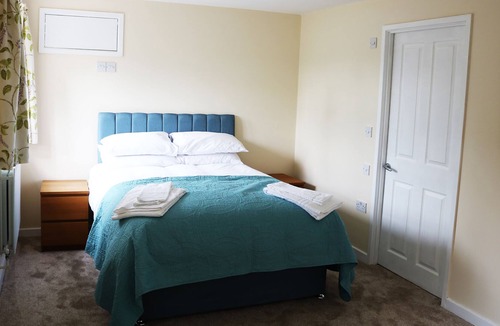 Altrincham Cottage | Denfield Cottage · Charming Thatched Cottage plus Annexe