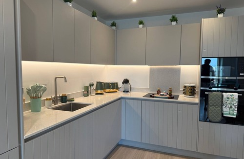 Docklands Apartment | Designer Apartment next to ExCel + Elizabeth line + o2 Arena