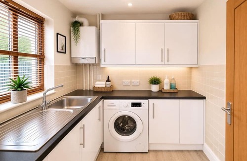 Milton Keynes House | Detached 4BR House in Monkston Park Driveway Parking Fast WiFi Smart TVs Yoko Property