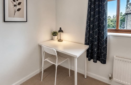Milton Keynes House | Detached 4BR House in Monkston Park Driveway Parking Fast WiFi Smart TVs Yoko Property