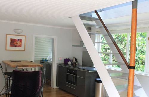 Milford on Sea Cabin | Detached Cabin With Loft. Sleeps 4. Quirky Modern Style. Woodland Walk To Beach