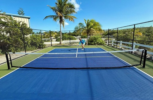 Jimmy Hill House | DILLYCRAB BEACH HOUSE: Pickleball Court/Pingpong/Pool table/Ocean Treehouse deck