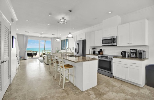 Palm Cay Villa | Directly on Beach! White Sand Turquoise Water at Your Doorstep-304 Blues Point