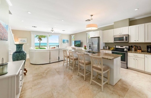 Palm Cay Villa | Directly on the Beach. Peaceful and Relaxing.
