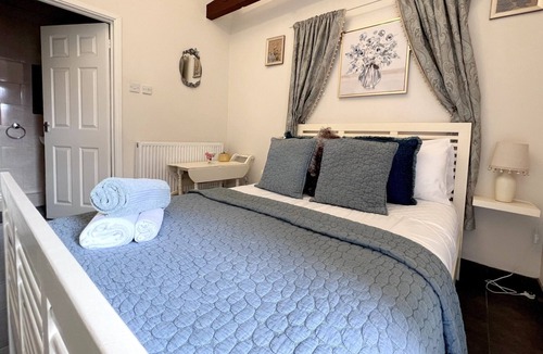 Little Stukeley Hotel | Dog and Castle