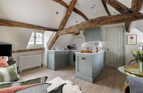 Cirencester Cottage | Dog Friendly Apartment - The Miller's Snug at Cowley House