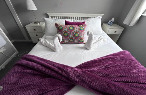 Kessingland House | Dog Friendly Beachside Cottage Kessingland with private parking