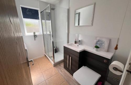 Kessingland House | Dog Friendly Beachside Cottage Kessingland with private parking
