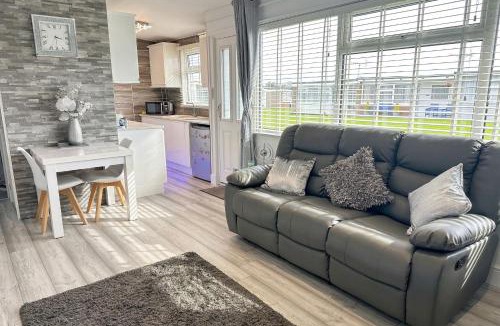 Great Yarmouth House | Dog friendly chalet in Hemsby by Winterton Cottages